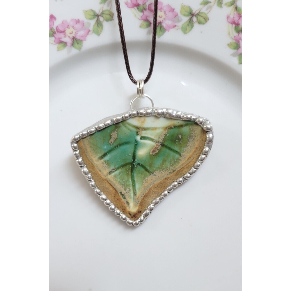 Broken Pottery Green Leaf Soldered Pendant Necklace
